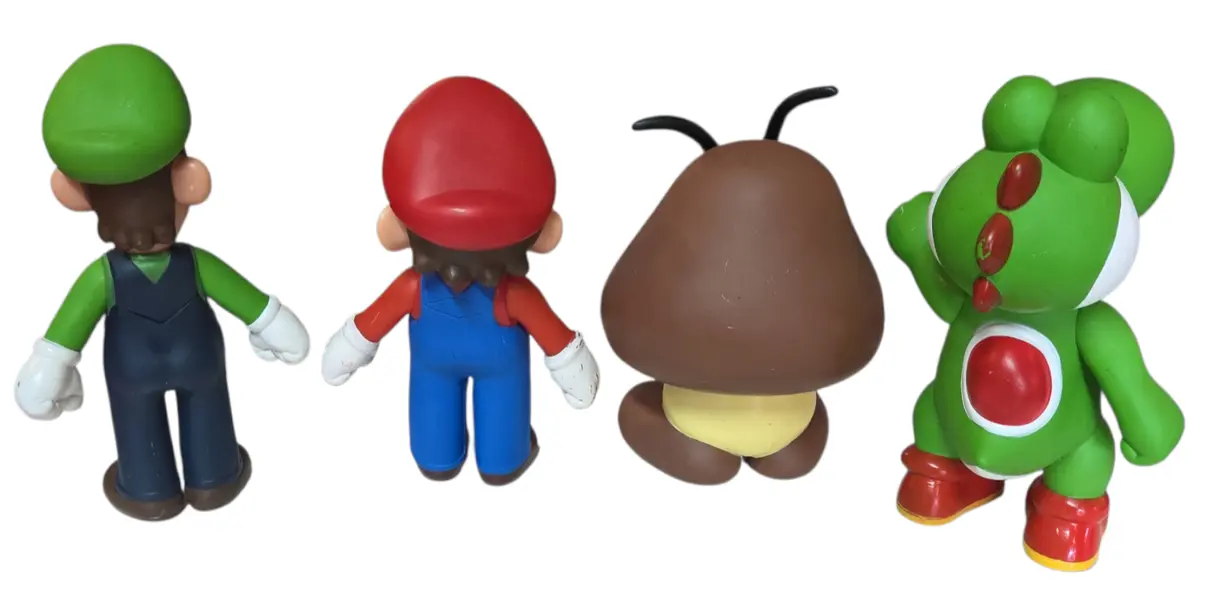 Foto de um(a) Conjunto 4 Figuras Super Mario, da categoria de Figuras de ação. Leve a magia do Reino dos Cogumelos para a sua coleção ou decoração com este excelente lote contendo 4 figuras clássicas da... Mostrado de uma perspectiva diferente. Vendido no marketplace Trésors.