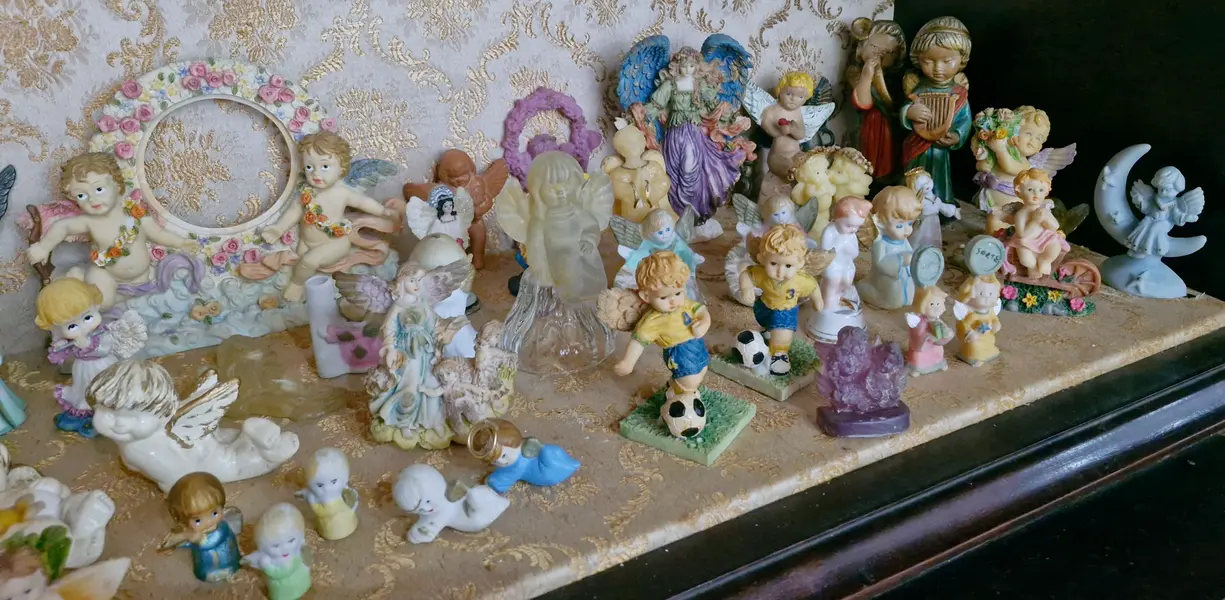 Foto de um(a) Magnífica e única coleção de anjinhos 130 peças, da categoria de Escultura. Uma coleção de anjinhos espetacular, única no Brasil! São cerca de 130 peças dos mais diversos materiais e originárias de... Mostrado de uma perspectiva diferente. Vendido no marketplace Trésors.