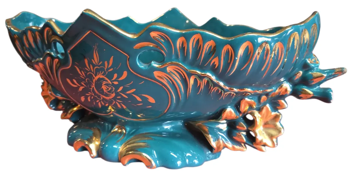 Foto de um(a) Centro de Mesa em Porcelana Esmaltada e Arabescos em Ouro, da categoria de Cachepot. Elegância Clássica: Centro de Mesa em Porcelana Premium Adicione um toque de sofisticação e história ao seu ambiente com... Vendido no marketplace Trésors.