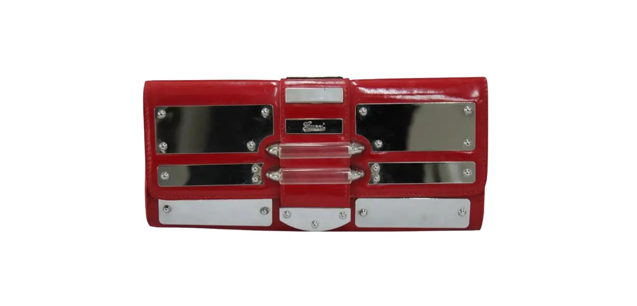 Foto de um(a) Bolsa Clutch em couro vermelho GUCCI, da categoria de Outros objetos decorativos. ACESSÓRIOS FEMININOS - Clutch em couro na tonalidade vermelha com ferragens em metal prateado e detalhes em acrílico da... Vendido no marketplace Trésors.