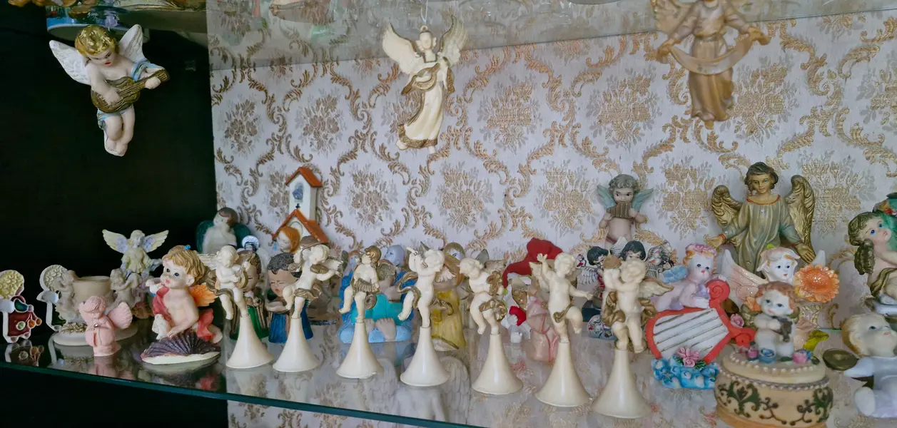 Foto de um(a) Magnífica e única coleção de anjinhos 130 peças, da categoria de Escultura. Uma coleção de anjinhos espetacular, única no Brasil! São cerca de 130 peças dos mais diversos materiais e originárias de... Mostrado de uma perspectiva diferente. Vendido no marketplace Trésors.