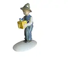 Foto de um(a) Antigo Bibelô Figurine De Menino Com Pássaro Porcelana Alemã, da categoria de Escultura. Antiga figurine/bibelô em porcelana artística alemã. Cores típicas de meados do século XX. Muito decorativa e colecionável.... Vendido no marketplace Trésors.