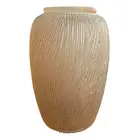Foto de um(a) Antigo Vaso Jarro Decorativo Vidro Francês Art Deco Satiné, da categoria de Vasos. ~ Art Deco Glass ~Grande vaso em vidro artístico francês com decoração em relevo, simples e chique. Combina com tudo. Ótimo... Vendido no marketplace Trésors.