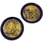 Foto de um(a) Antigo Par De Pratos Porcelana Azul Cobalto Pintados Ouro 24, da categoria de Pratos Decorativos. Porcelana Tsuji. Par de lindos pratos em porcelana azul cobalto, ricamente pintados à mão com ouro 24k. Peças muito finas e... Vendido no marketplace Trésors.