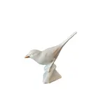 Foto de um(a) Antigo Bibelô Escultura De Pássaro Porcelana Alemã Bavaria, da categoria de Escultura. Antigo bibelô de pássaros em porcelana alemã com filetes de ouro. Peça muito decorativa e buscada por colecionadores.Medidas... Vendido no marketplace Trésors.