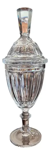 Foto de um(a) Antiga Elegante Bomboniere Baleiro Potiche Cristal Baccarat, da categoria de Garrafas, potes e jarros. Antiga e finíssima bomboniere em cristal Baccarat, ricamente lapidada à mão. Peça imponente, bastante versátil, para servir... Vendido no marketplace Trésors.