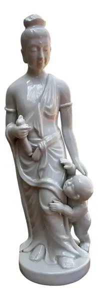 Foto de um(a) Antiga Escultura Chinesa Divindade Oriental Blanc De Chine, da categoria de Escultura. ~ Blanc de Chine ~Antigo bloco escultórico oriental em porcelana chinesa, representando divindade feminina e criança. Peça... Vendido no marketplace Trésors.
