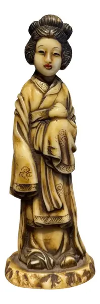 Foto de um(a) Antiga Escultura Oriental Gueixa Japonesa Resina Cor Marfim, da categoria de Escultura. Bastante riqueza de detalhes. Vendido no marketplace Trésors.