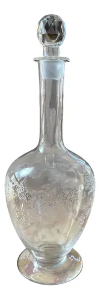 Foto de um(a) Antiga Garrafa Licoreira Em Cristal Francês Saint Louis, da categoria de Garrafas. Antiga e fina garrafa, licoreira decorativa em cristal francês, da renomada Cristallerie Saint Louis. Lapidada à mão. Década... Vendido no marketplace Trésors.