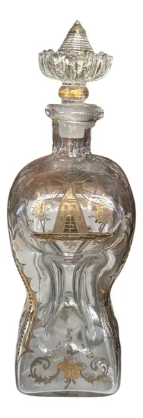 Foto de um(a) Antiga Garrafa Licoreira Navio Cristal Baccarat Dourado Ouro, da categoria de Garrafas. ~ Baccarat ~Antiga e diferente garrafa decorativa, licoreira em cristal decorada com rico trabalho de lapidação e pintura... Vendido no marketplace Trésors.
