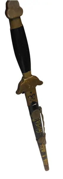 Foto de um(a) Espada Oriental Decorativa, da categoria de Armas e armaduras. Exclusiva espada ornamental com detalhes gravados e ornamentos tradicionais. Esta peça é o item de destaque que faltava no... Mostrado de uma perspectiva diferente. Vendido no marketplace Trésors.