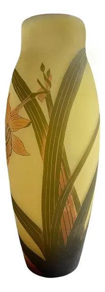 Foto de um(a) Antigo Grande Vaso Art Nouveau Vidro Francês Arsall Glass, da categoria de Vasos. ~ Arsall Glass ~Antigo e grande vaso francês em vidro artístico em tons de verde. A peça é toda feita à mão, decoração... Mostrado de uma perspectiva diferente. Vendido no marketplace Trésors.