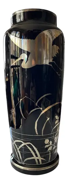 Foto de um(a) Antigo Raro Vaso Jarro Art Deco Opalina Preta E Prata Lei, da categoria de Vasos. Antigo e raro vaso artístico em opalina preta com decoração em prata de lei. Uma combinação muito chique e elegante, combina... Vendido no marketplace Trésors.