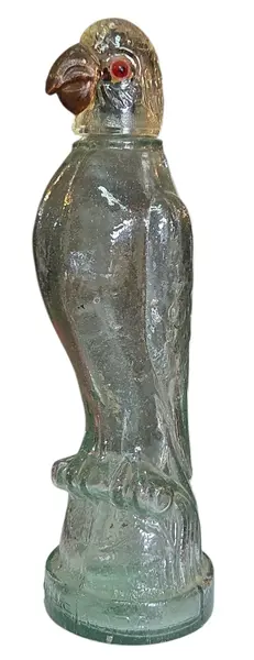Foto de um(a) Antiga Garrafa de Licor Skoda em Vidro – Papagaio (Anos 50), da categoria de Garrafas. Rara e charmosa garrafa colecionável da Indústria Skoda, datada da década de 1950. A peça apresenta um design escultórico... Vendido no marketplace Trésors.