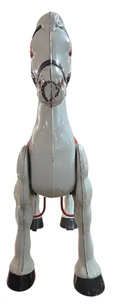 Foto de um(a) Raro Cavalinho Inglês Mobo Bronco – Original Década de 40, da categoria de Triciclos e pedalinhos. Uma Relíquia Autêntica do Brinquedo Britânico do Pós-Guerra. Apresentamos este magnífico cavalinho de balanço de metal da... Mostrado de uma perspectiva diferente. Vendido no marketplace Trésors.