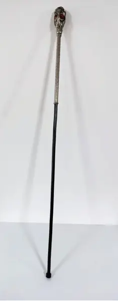 Foto de um(a) Bengala Decorativa em Latão e Pedras Na Cor Rubi, da categoria de Outros objetos decorativos. Bengala decorativa: castão de sombrinha em latão niquelado com incrustações de pedras acrílicas na cor rubi e corpo em cobre... Mostrado de uma perspectiva diferente. Vendido no marketplace Trésors.