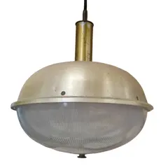 Foto de um(a) Luminária Modernista Vintage Design anos 60, da categoria de Lustres. Luminária Modernista Vintage Design anos 60 e 70, metal e vidro, funcionando, perfeita. Vendido no marketplace Trésors.