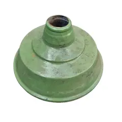 Foto de um(a) Jogo com 5 Cúpulas Esmaltadas Vintage Industrial, da categoria de Lustres. Jogo com 5 cúpulas esmaltadas, vintage industrial, anos 50, original em metal, verde e branca. Vendido no marketplace Trésors.