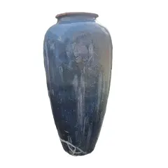 Foto de um(a) Vaso Vietnamita Azul, da categoria de Vasos. Vaso Vietnamita em cerâmica azul, de grande dimensão, com 1,6m de altura. Vendido no marketplace Trésors.