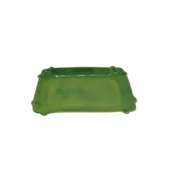 Foto de um(a) Bandeja verde em cerâmica, da categoria de Bandejas. Bandeja/travessa grande em cerâmica na cor verde. Mexicana, marca Gogo Mex. MEDE A: 4,5cm L: 41,5cm P: 26cm. Vendido no marketplace Trésors.