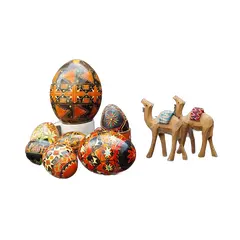Foto de um(a) Coleção de Ovos Ucranianos Pysanky, da categoria de Colecionáveis. Essa coleção de Ovos Ucranianos Antigos é um tesouro cultural, apresentando pinturas meticulosamente feitas à mão em cada... Vendido no marketplace Trésors.