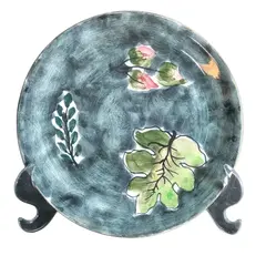 Foto de um(a) Prato em cerâmica pintado a mão -Prado, da categoria de Pratos Decorativos. PRADO - prato em cerâmica pintado a mão, com motivos de plantas, manufatura da tradicional marca dos anos 50 -70. Peça... Vendido no marketplace Trésors.