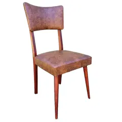Foto de um(a) Cadeira pé palito e courino, Manufaturada Guetter Déc. 50, da categoria de Cadeiras de jantar. Cadeira Pé Palito, Manufaturada Guetter, com selo original da marca, possui estrutura toda em madeira maciça, estofado de... Vendido no marketplace Trésors.