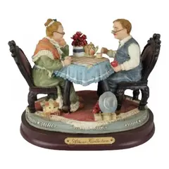 Foto de um(a) Escultura casal de idosos - Athena Collection, da categoria de Escultura. Grupo escultórico em matéria inorgânica da ATHENA COLLECTION. Apresenta casal de idosos tomando chá. Peças em policromia.... Vendido no marketplace Trésors.
