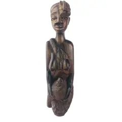 Foto de um(a) Escultura africana, da categoria de Escultura. ESCULTURA DE MADEIRA AFRICANA COM FIGURA DE MULHER COM SEUS FILHOS, MEDE 21CM DE ALTURA. RICA EM DETALHES. EM BOM ESTADO DE... Vendido no marketplace Trésors.