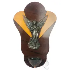 Foto de um(a) Aplique para parede, da categoria de Objetos de parede. APLIQUE PARA PAREDE EM MADEIRA COM FIGURA DE SANTO E UM PEQUENO RECIPIENTE UTILIZADO PARA COLOCAR ÁGUA BENTA. MEDE 19A X... Vendido no marketplace Trésors.
