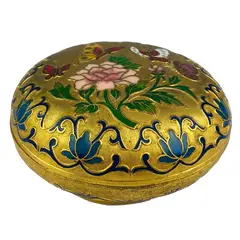 Foto de um(a) Porta-jóia em metal dourado, da categoria de Porta-Jóias. Porta-jóia em metal dourado com figura de borboletas e flor em policromia, interior na cor azul. Mede 4cm altura x 7cm... Vendido no marketplace Trésors.