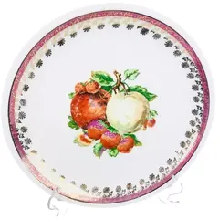 Foto de um(a) Prato ornamental em porcelana, da categoria de Pratos Decorativos. PRATO ORNAMENTAL EM PORCELANA BRANCA COM BARRADO ROSA E DOURAÇÃO, NA CALDEIRA FRUTAS EM POLICROMIA. APRESENTA MARCAS DO... Vendido no marketplace Trésors.