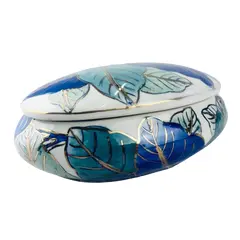 Foto de um(a) Caixa decorativa em porcelana, da categoria de Cestos e Caixas. Caixinha decorativa em porcelana com motivos florais e filetes dourados. Mede 6cm altura x 16cm largura. Mínimas marcas do... Vendido no marketplace Trésors.