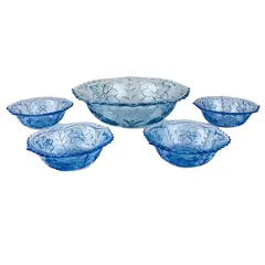 Foto de um(a) Conjunto para sobremesa, da categoria de Jogos de pratos. Delicado conjunto para sobremesa em vidro na cor azul decorado com flores lapidadas, possui 1 maior (6cm altura x 24cm... Vendido no marketplace Trésors.
