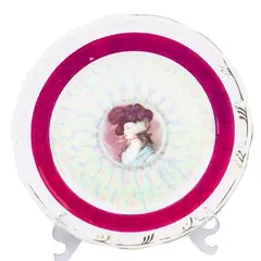 Foto de um(a) Prato decorativo em porcelana Schmidt, da categoria de Pratos Decorativos. Prato ornamental para parede da porcelana SCHMIDT / S CATARINA / MADE IN BRAZIL. No centro busto de dama antiga com chapéu... Vendido no marketplace Trésors.