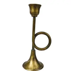 Foto de um(a) Castiçal em bronze, da categoria de Castiçais. Castiçal em bronze com belo trabalho de fundição medindo cerca de 15,5cm de altura. Possui alguns riscos na base, mas em bom... Vendido no marketplace Trésors.