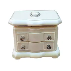 Foto de um(a) Mini porta joias em formato de comoda, da categoria de Porta-Jóias. Mini porta joias em formato de comodaDimensões: Altura: 12Largura: 13Profundidade: 9. Vendido no marketplace Trésors.