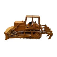 Foto de um(a) Pequena escavadeira Fiat Allis - brinquedo, da categoria de Carros e caminhões de brinquedo. Pequena escavadeira Fiat Allis - brinquedoDimensões: Altura: 7Largura: 16Profundidade: 9. Vendido no marketplace Trésors.