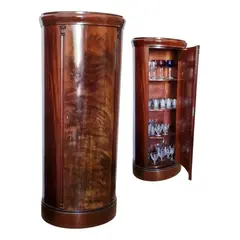 Foto de um(a) Antigo móvel Bar Biedermeie, da categoria de Bares. Antigo móvel bar em estilo e época Bidermeier. Estrutura de madeira maciça com acabamento em folha de mogno de extrema... Vendido no marketplace Trésors.