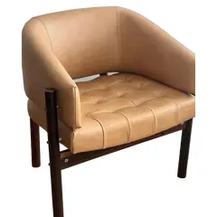 Foto de um(a) Poltrona Sênior - Jorge Zalszupin, da categoria de Poltronas. Poltrona Sênior do designer Jorge Zalszupin é uma peça de mobília luxuosa e sofisticada, feita com estrutura em jacarandá e... Vendido no marketplace Trésors.