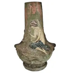 Foto de um(a) Antigo Vaso Estilo E Período Art Noveau Em Terracota, da categoria de Vasos. Antigo vaso estilo e período art noveau em terracota assinado August Otto fabricada por Johann Maresch .August Otto era... Vendido no marketplace Trésors.