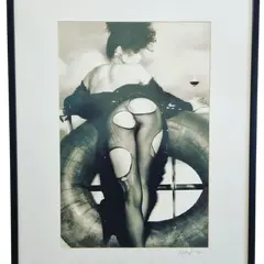 Foto de um(a) Capa da revista Playboy de 1982 Assinada por Tripolli, da categoria de Fotografia. Desbloqueie o charme da década de 80 com esta bela capa original da Revista Playboy de 1982, assinada pelo renomado... Vendido no marketplace Trésors.