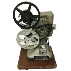 Foto de um(a) Projetor de filme antigo Keystone, 16 mm - década de 60 - Belmont nº 68987, da categoria de Projetores. Projetor de filme antigo Keystone, 16 mm - década de 60 - Belmont nº 68987 Peça não testada. Dimensões Altura 47 cm x... Vendido no marketplace Trésors.