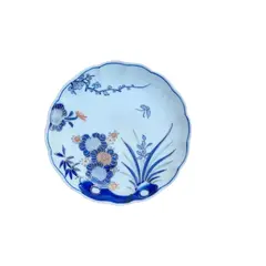 Foto de um(a) Antigo prato de porcelana japonesa Arita, da categoria de Pratos Decorativos. Prato em porcelana japonesa Arita. A porcelana Arita, originária do Japão, é conhecida por sua beleza e qualidade. Produzida... Vendido no marketplace Trésors.