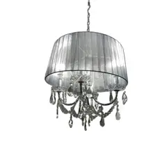 Foto de um(a) Lustre de cristal para 4 lâmpadas, da categoria de Lustres. Lustre de cristal legítimo com cúpula em organza cor creme. Grande. Vendido no marketplace Trésors.