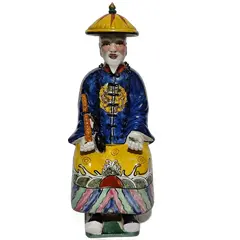 Foto de um(a) Escultura representando um Imperador chinês da Dinastia Qing, da categoria de Escultura. Escultura representando um Imperador chinês da Dinastia Qing , sentado em seat gardem, com rica policromia, peça assinada na... Vendido no marketplace Trésors.