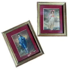 Foto de um(a) Par Mini Quadros Gravura Dama e Cavaleiro, da categoria de Molduras para quadros. par de mini quadrinhos VINTAGE, gravura um com dama e outro com cavaleiro, paspatour em camurça marsala e moldura em madeira... Vendido no marketplace Trésors.