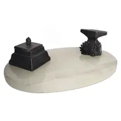 Foto de um(a) Antigo Tinteiro De Mesa Em Ônix Claro E Bronze, Metalurgia (Usado), da categoria de Outros objetos decorativos. Antigo e Lindo Tinteiro de Mesa em Pedra Ônix Clara Rajada. Recipiente para tinta e Adorno Representando a Metalúrgia em... Vendido no marketplace Trésors.