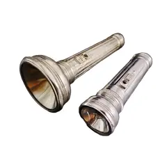Foto de um(a) Antigas lanternas de metal, da categoria de Outros objetos decorativos. ANTIGAS LANTERNAS DE METAL - MARCA EVEREADY - 18 E 25CM DE ALTURA - SEM TESTES APENAS PARA DECORAÇÃO E COLEÇÃO. Vendido no marketplace Trésors.