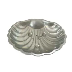 Foto de um(a) Saboneteira para banheiro, da categoria de Outros objetos decorativos. Para se conectar com o mar, mesmo longe da praia. • Saboneteira concha em metal(11 cm x 10,5 cm):. Vendido no marketplace Trésors.